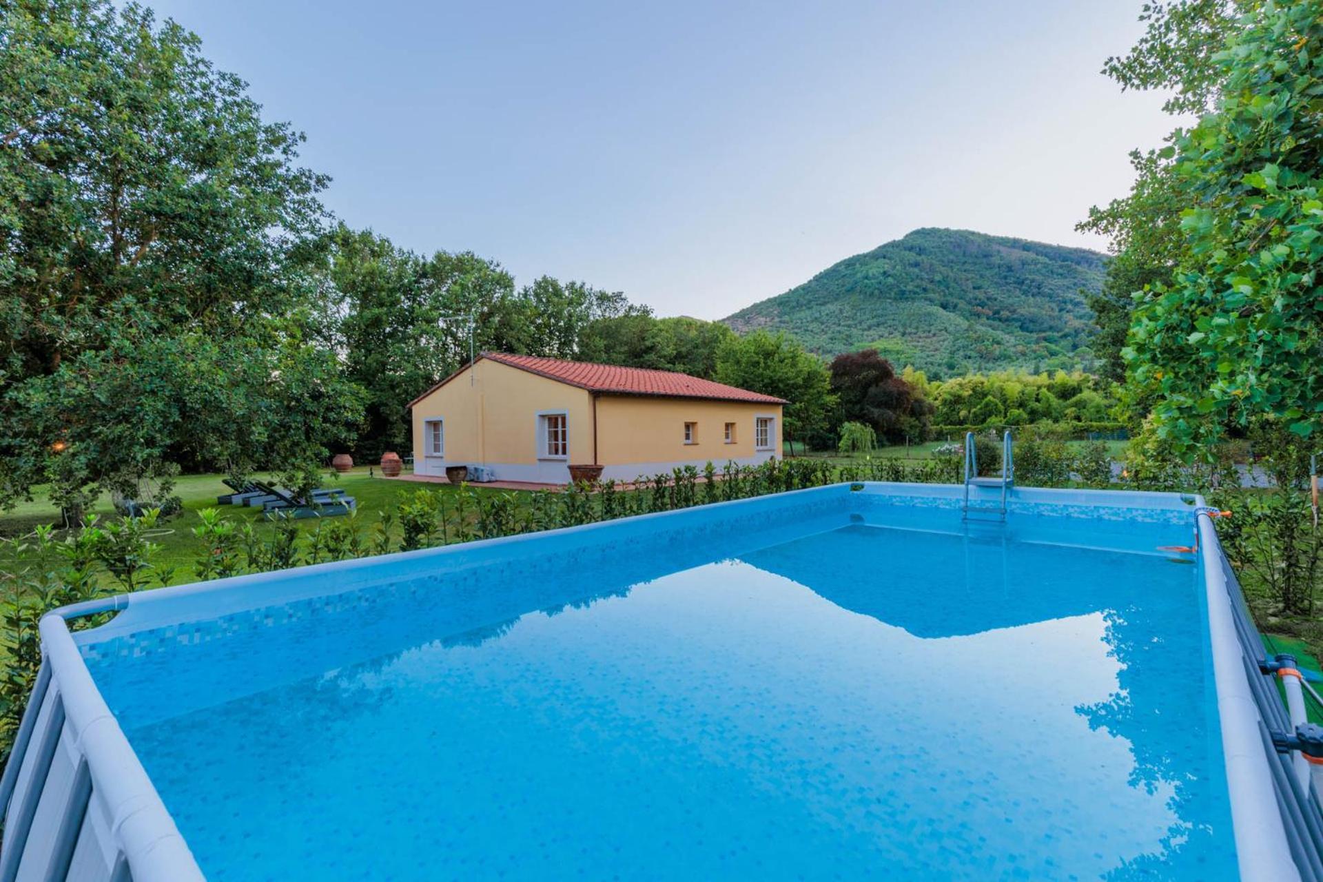 Villa Bassotta, A Charming Cottage 루카 외부 사진