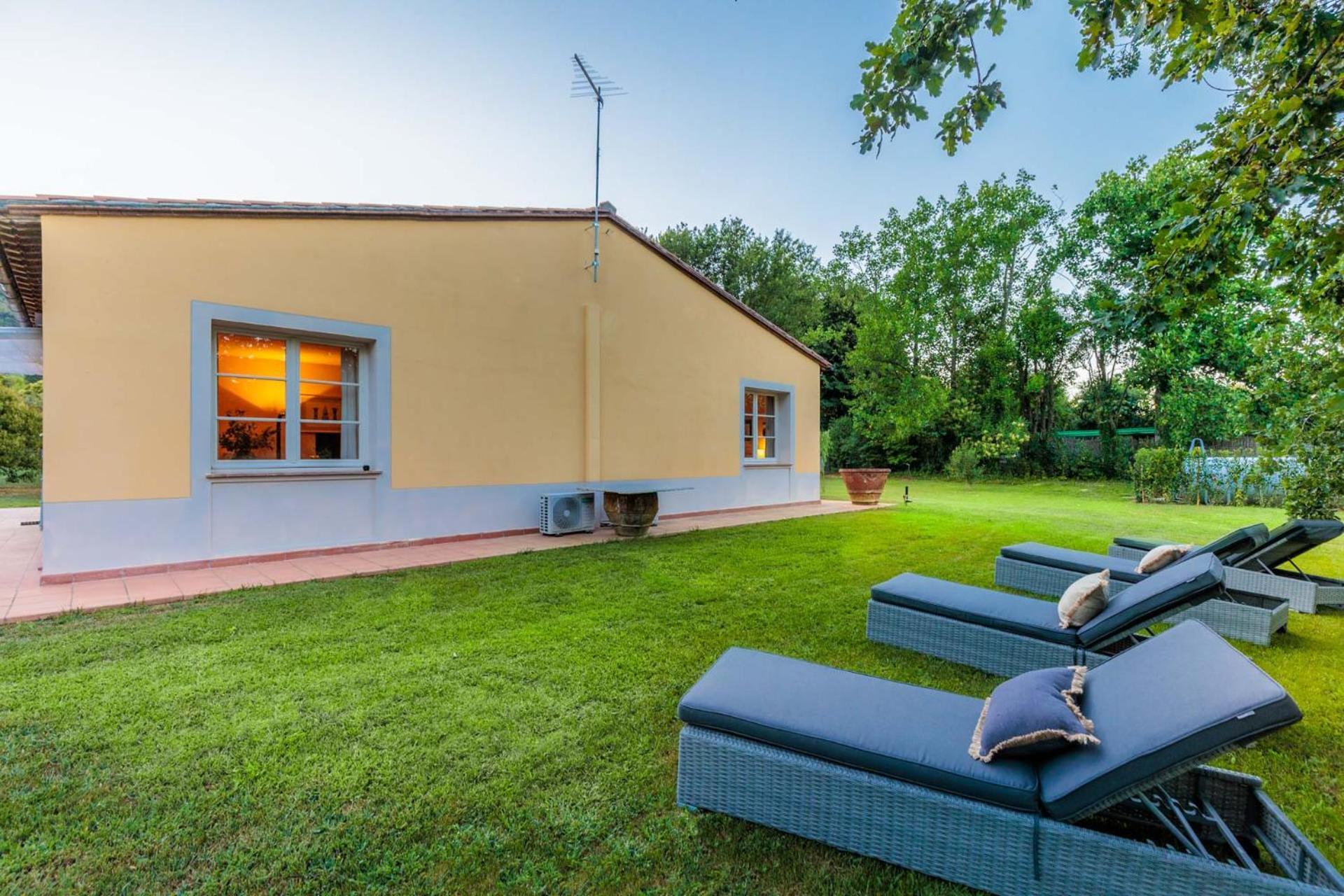 Villa Bassotta, A Charming Cottage 루카 외부 사진