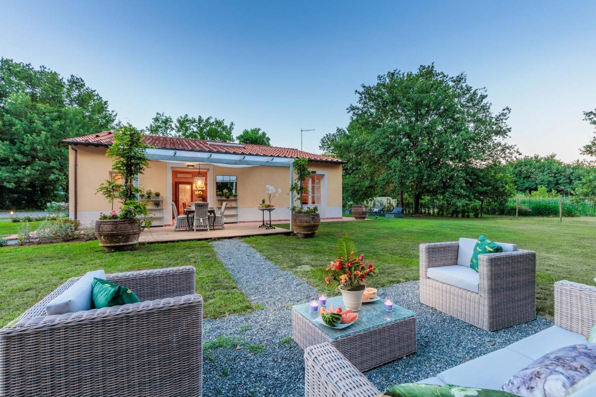 Villa Bassotta, A Charming Cottage 루카 외부 사진
